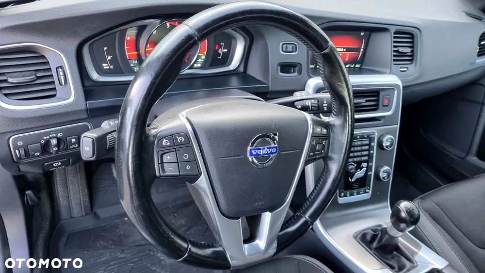 Volvo V60 D4 Momentum - 19