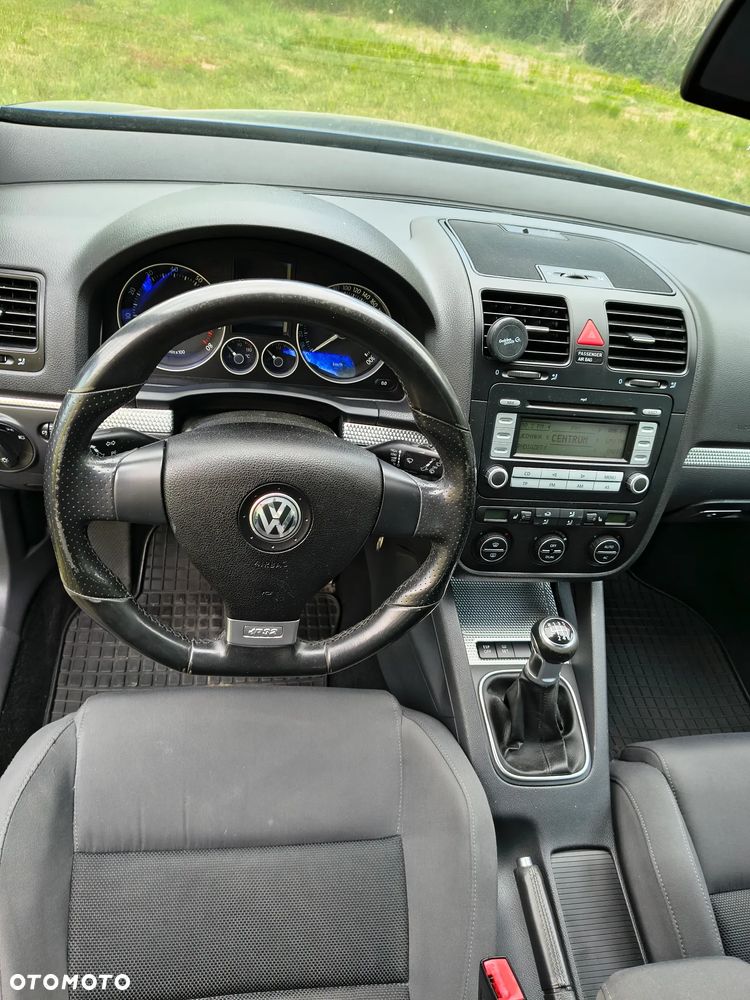 Volkswagen Golf R32 - 17