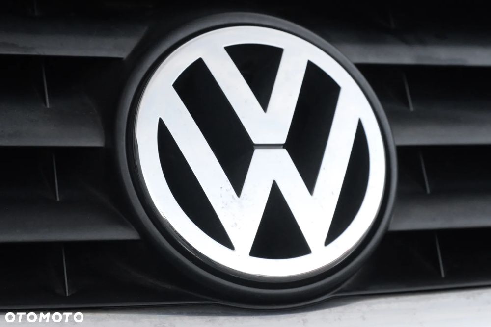 Volkswagen Touran 2.0 TDI Trendline DSG - 5