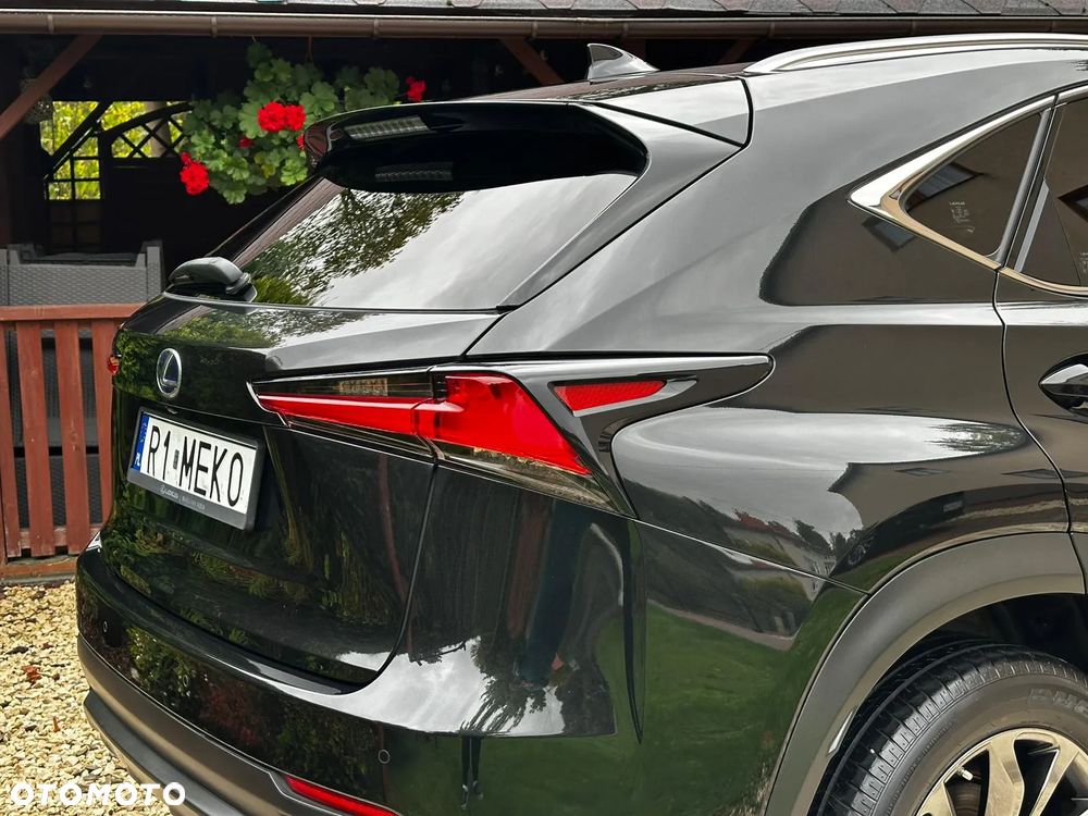Lexus NX 300h Prestige AWD - 4