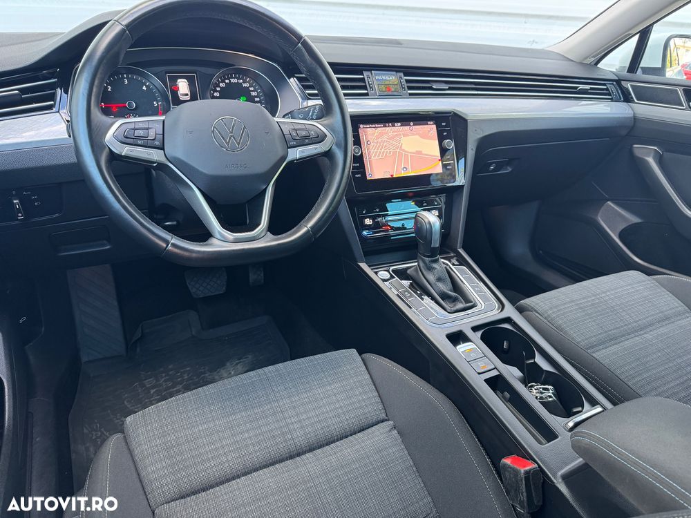 Volkswagen Passat Variant 2.0 TDI SCR DSG Elegance - 8
