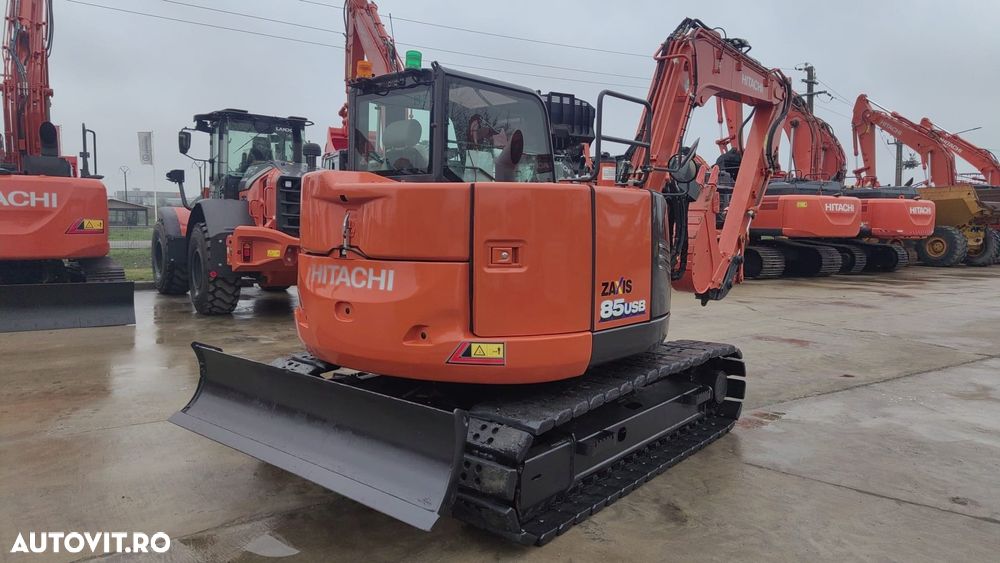 Hitachi ZX85, 9,3 TONE, 2023, 1.965h, CUPLA RAPIDA HIDRAULICA, cupe ingusta si lata NOI, cupa taluz neinclinabila NOUA, senile cauciuc PAD, LAMA NIVELARE, Instalatia picon pe brate, Aer cond, sistem antifurt, Ad sapare 5m,ridica 5t, CA NOU-PROMOTIE 64.900Eur - 2