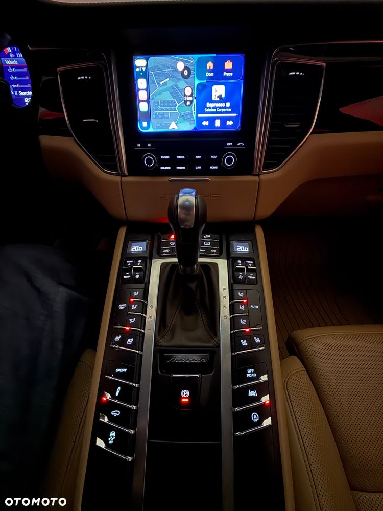 Porsche Macan - 25