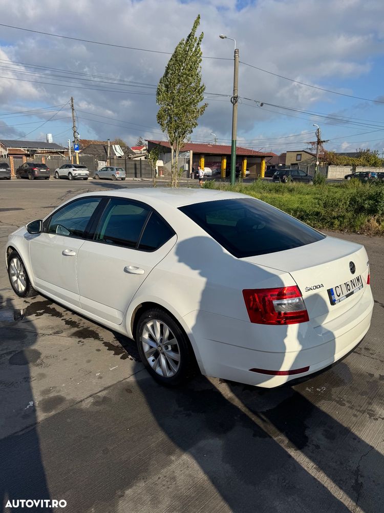 Skoda Octavia 1.6 TDI DSG Ambition - 3