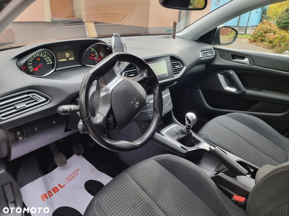 Peugeot 308 1.5 BlueHDi Allure S&S - 4