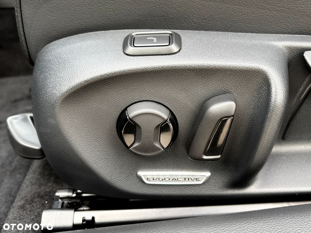 Volkswagen Passat Variant 1.5 TSI eHybrid PHEV 150kW Business Plus DSG - 27