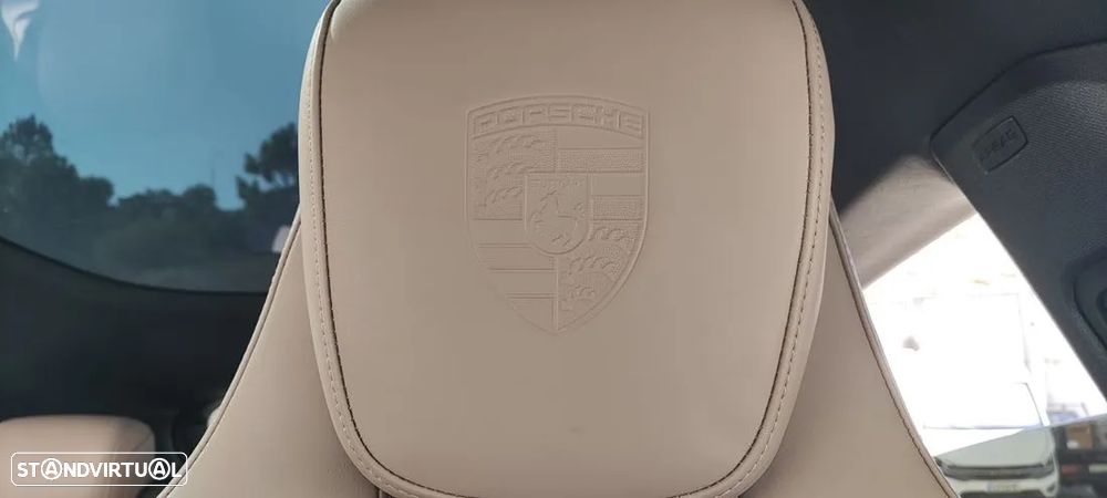 Porsche Taycan Cross Turismo 4 - 18