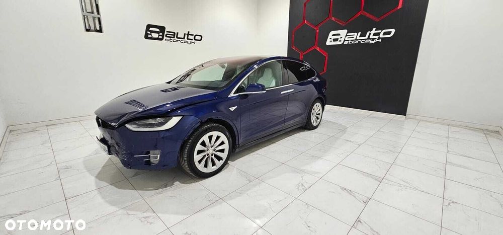 Tesla Model X - 21