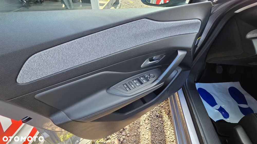 Peugeot 308 1.5 BlueHDi Allure S&S - 17