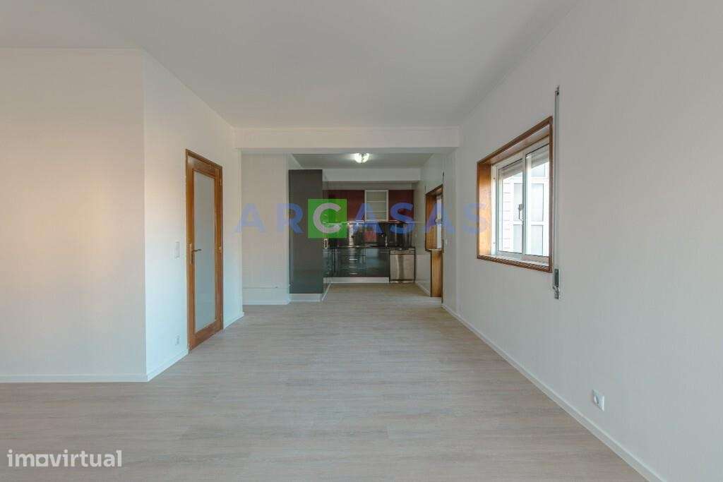 Apartamento T2 renovado, com lugar de garagem e varanda em Baguim do M - Grande imagem: 4/20