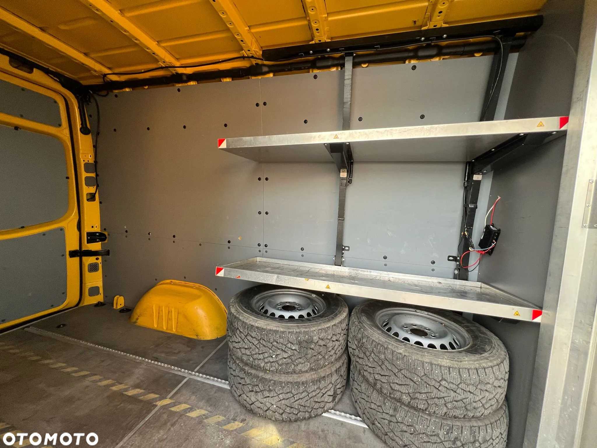 Volkswagen CRAFTER SREDNIAK KLIMATYZACJA - 17