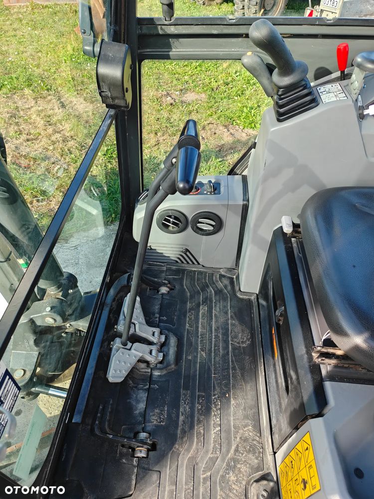 Bobcat E19 - 16