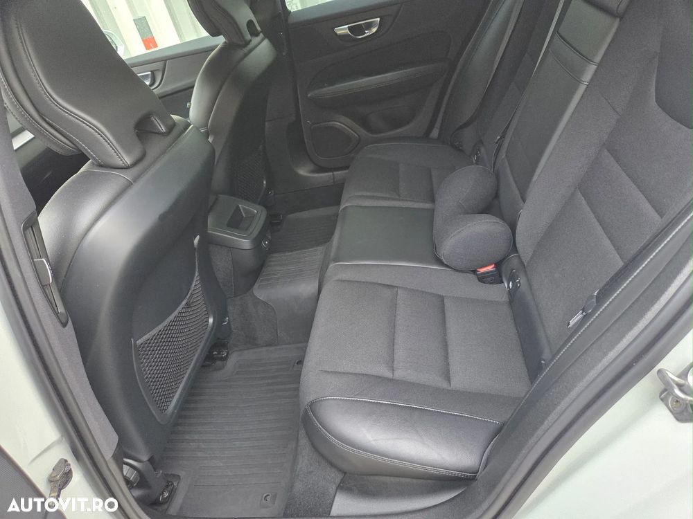 Volvo V60 B4 MHEV AT8 FWD Momentum Pro - 7