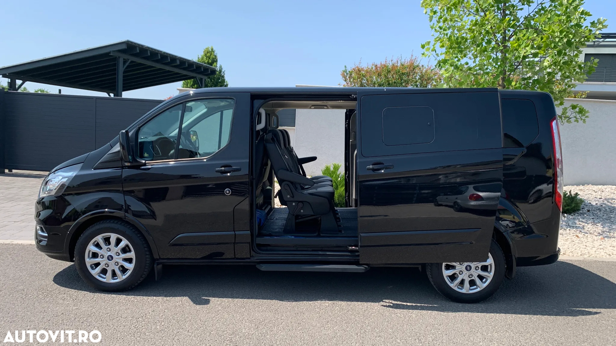 Ford Tourneo Custom Bus 320 2.0 EcoBlue 150 CP L1H1 Titanium - 2