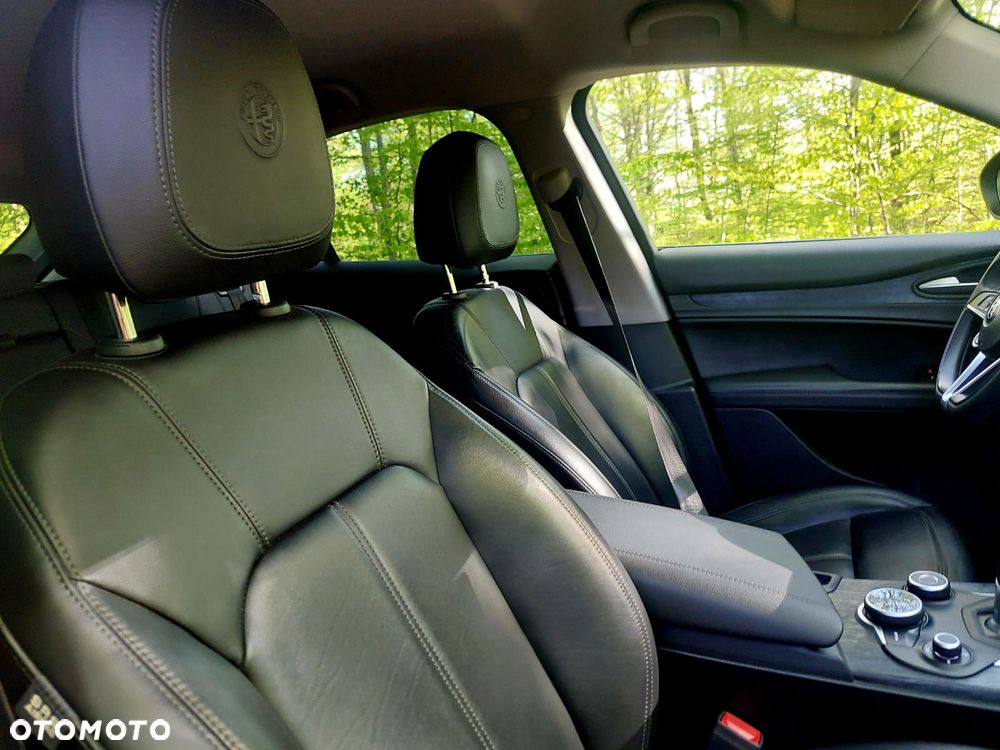 Alfa Romeo Stelvio 2.0 Turbo 16V AT8-Q4 Executive - 17