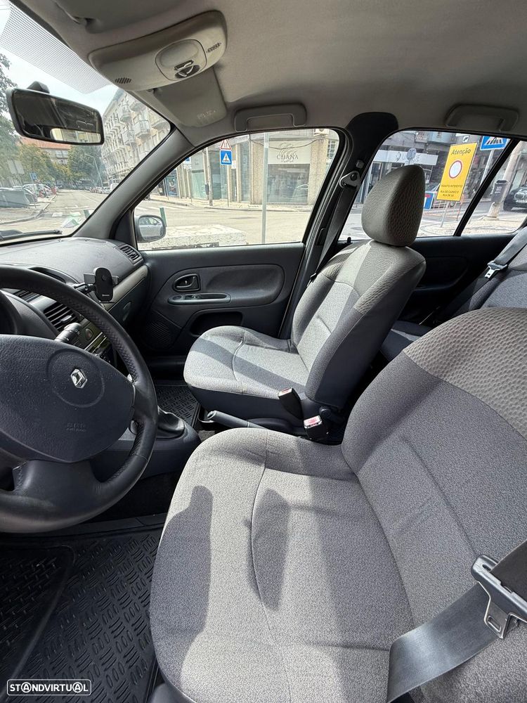 Renault Clio - 10