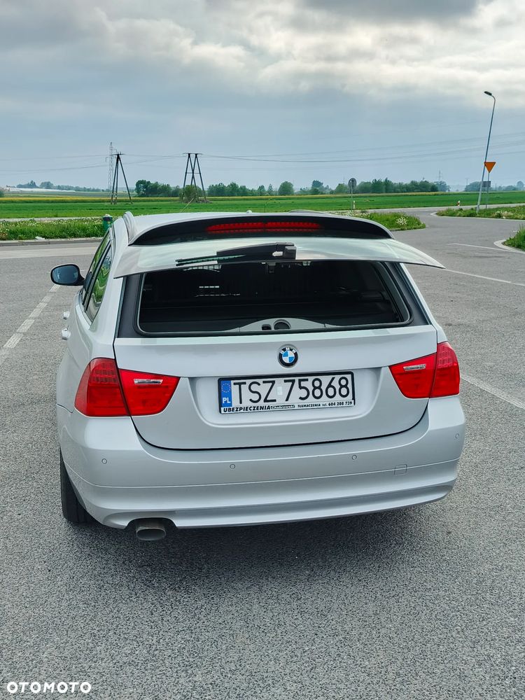BMW Seria 3 318d - 23