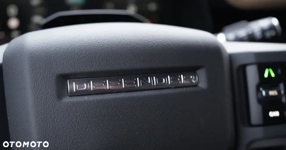 Land Rover Defender - 26