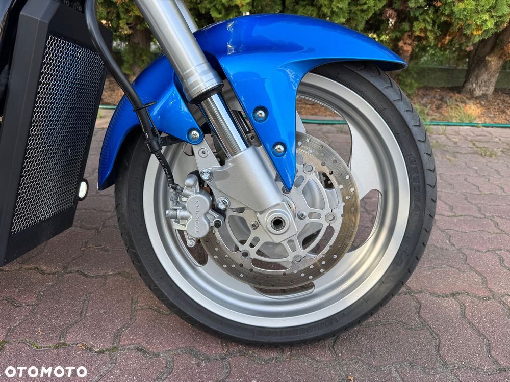 Suzuki Intruder - 6