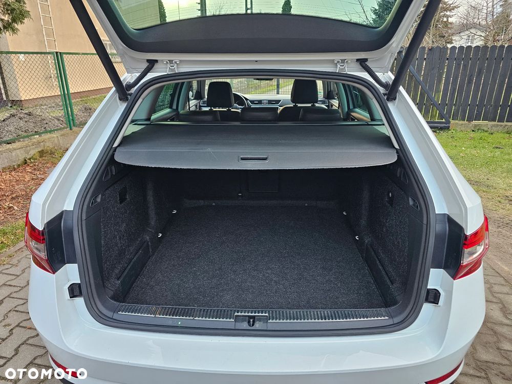 Skoda Superb 2.0 TDI DSG Premium Edition - 28