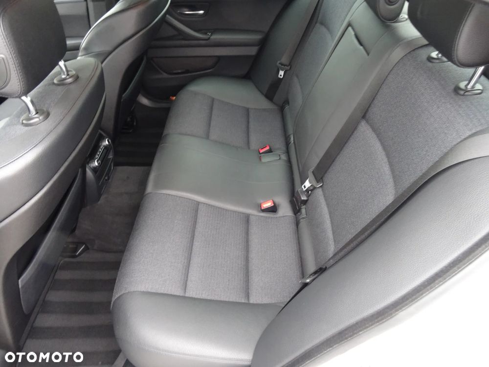 BMW Seria 5 520i Sport-Aut - 15
