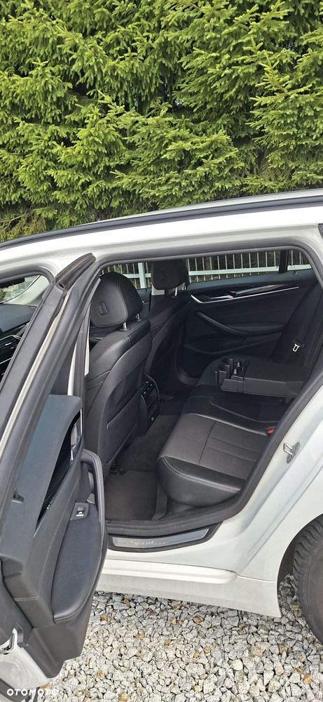 BMW Seria 5 518d - 14