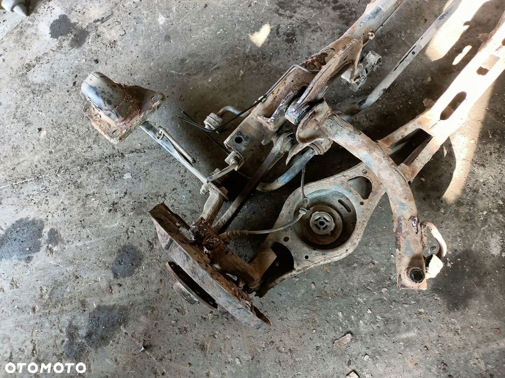 SANKI BELKA ZAWIESZENIA TYŁ VW GOLF 5 - 4