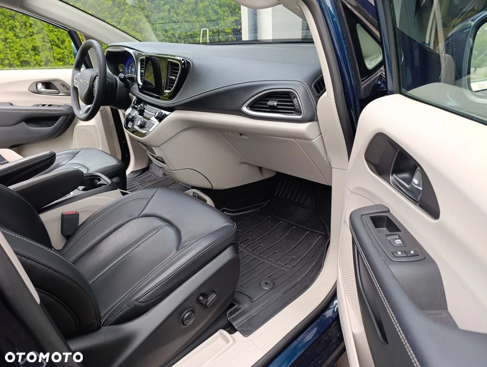 Chrysler Pacifica - 24
