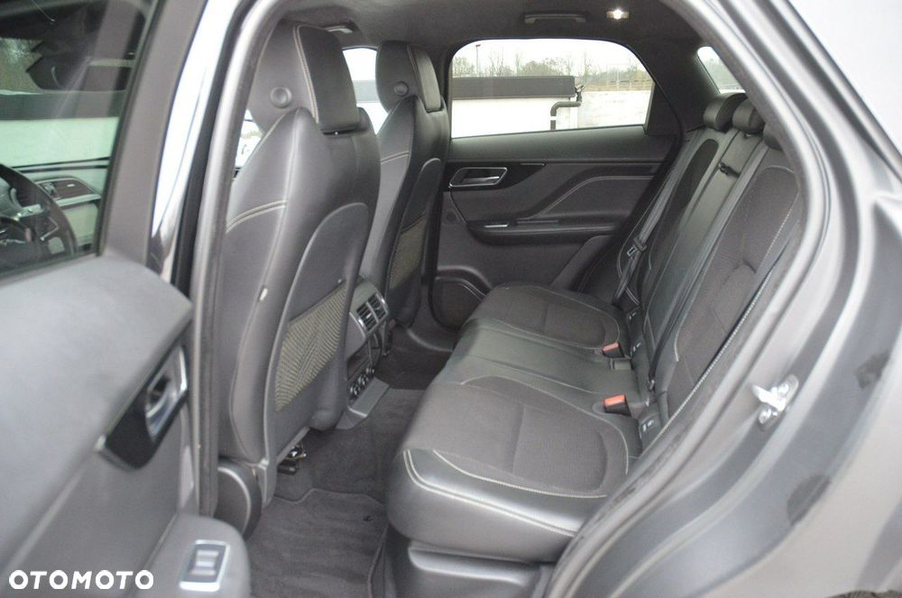 Jaguar F-Pace 2.0 i4P AWD R-Sport - 36