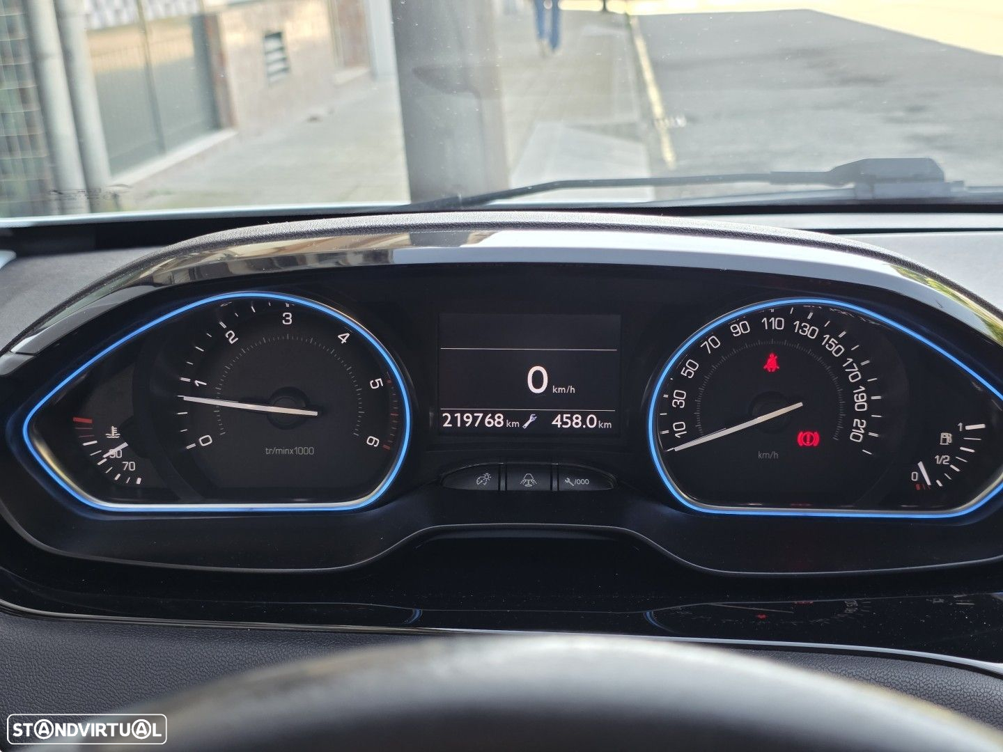 Peugeot 208 1.6 e-HDi Ice Velvet - 11
