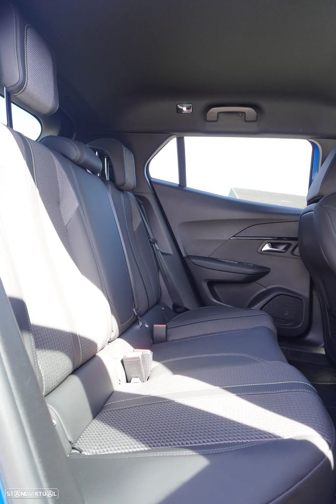 Peugeot e-2008 50 kWh GT Pack - 38