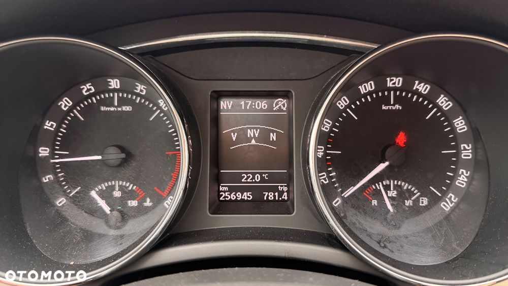 Skoda Superb 2.0 TDI DSG Ambition - 9