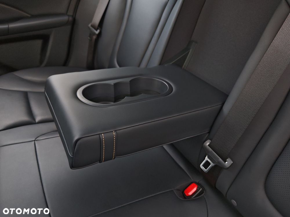Bestune B70 2.0T Elegance - 22