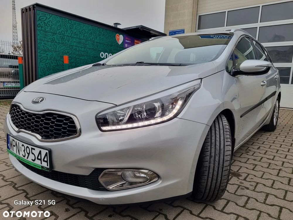 Kia Ceed 1.6 GDI Dream Team Edition - 1