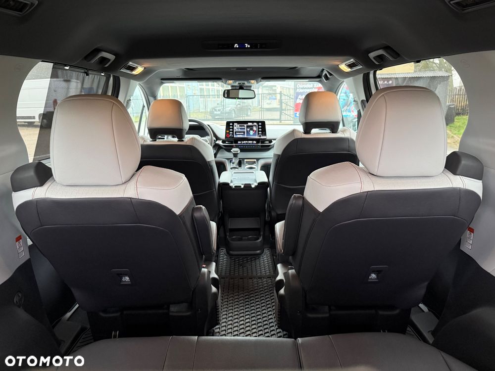 Toyota Sienna - 28