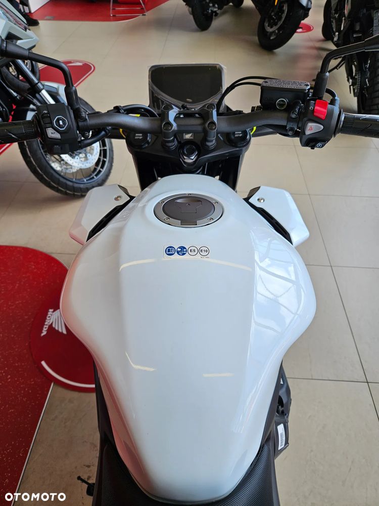 Honda CB - 12