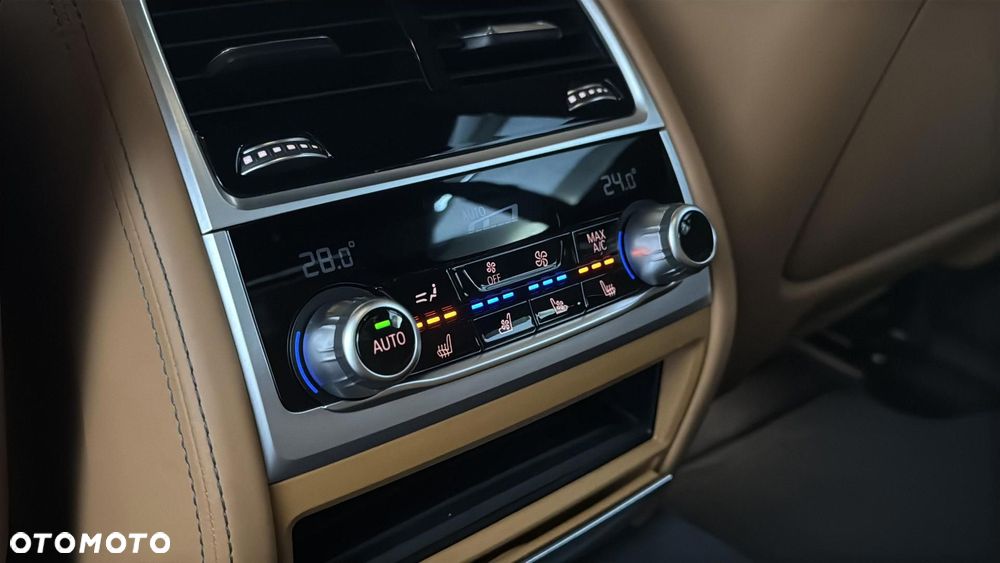 BMW Seria 7 730d xDrive mHEV sport - 18