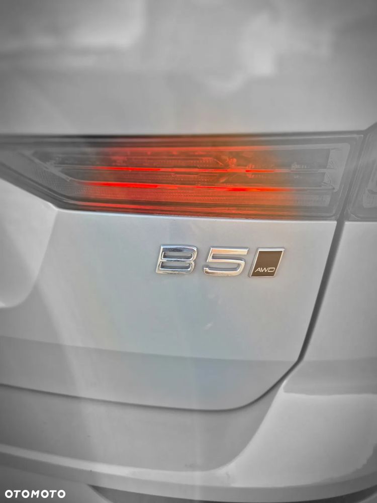 Volvo XC 60 B5 B AWD Plus Dark - 20