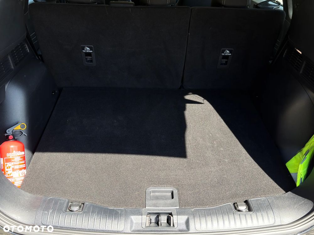 Ford Kuga 2.5 Duratec FHEV TITANIUM - 34