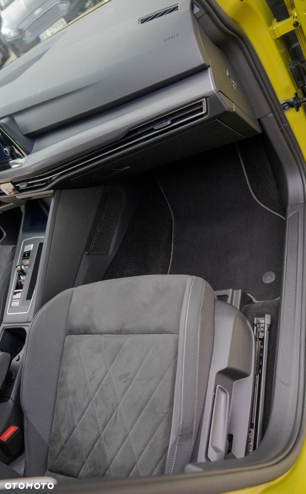 Volkswagen Golf VIII 1.5 eTSI EVO Style DSG - 17