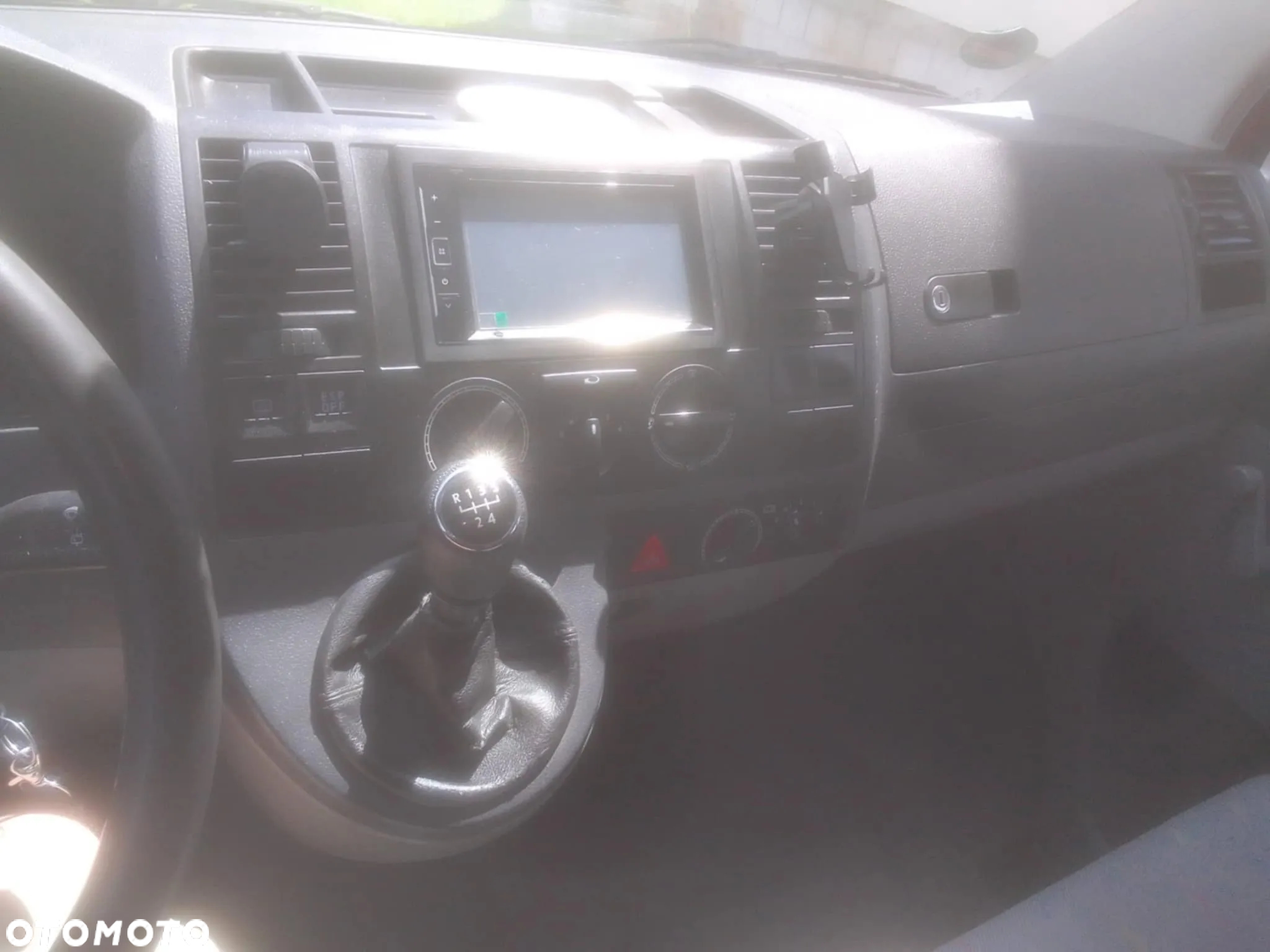 Volkswagen Caravelle - 2