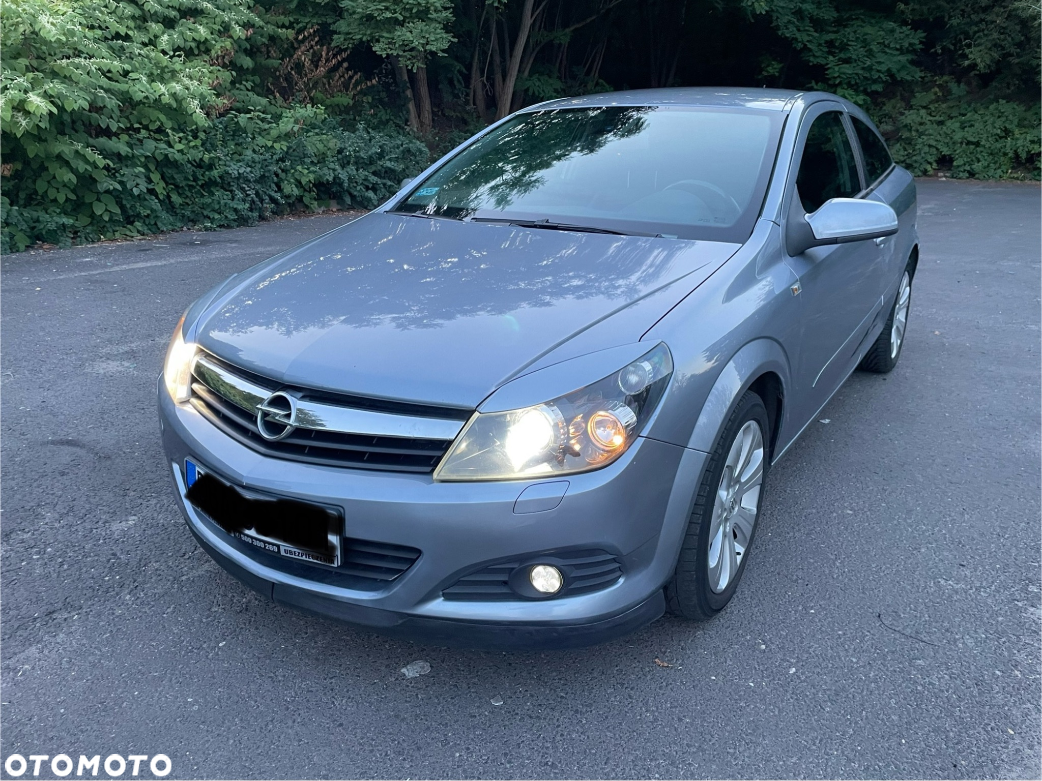 Opel Astra GTC 1.8 Cosmo - 4