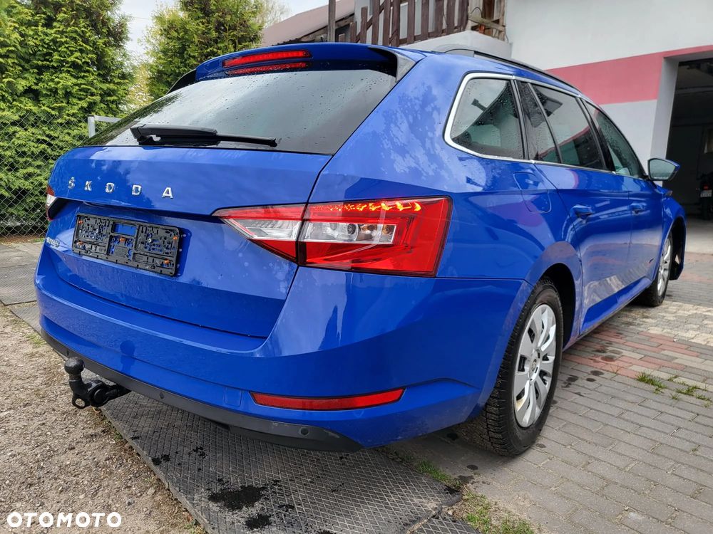 Skoda Superb 2.0 TDI Sportline - 7