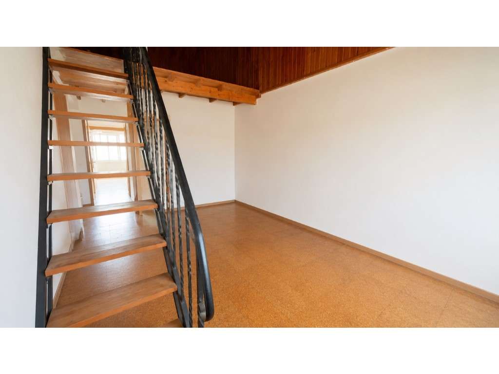 Apartamento Duplex T3 com Varanda | Pontinha - Grande imagem: 2/19