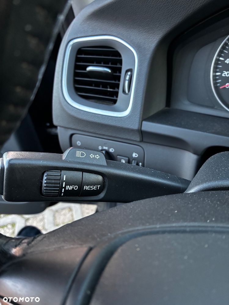 Volvo V60 D2 Momentum - 17