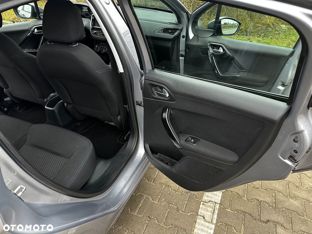 Peugeot 208 - 13