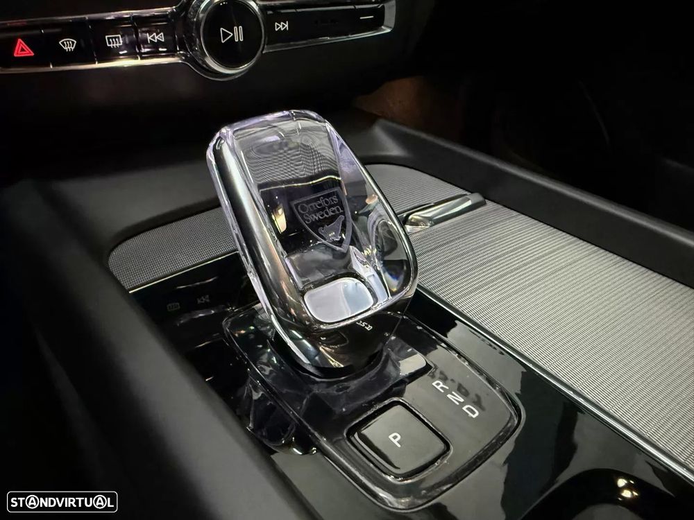 Volvo XC 60 2.0 T6 PHEV Black Edition - 33