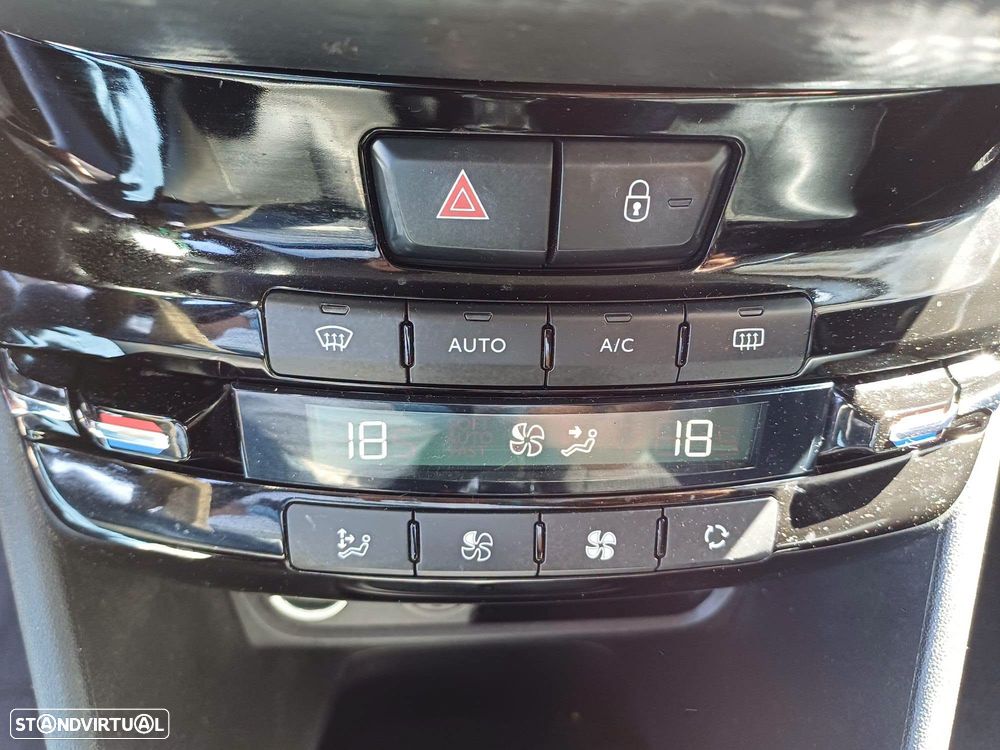 Peugeot 2008 1.2 PureTech Style - 3