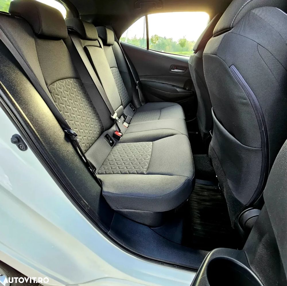 Toyota Corolla 1.8 Hybrid Business Edition - 10