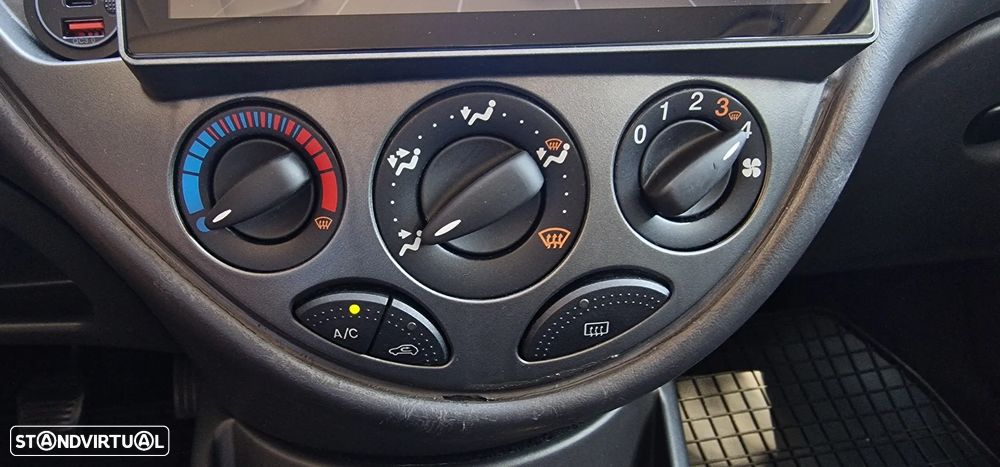 Ford Focus SW 1.8 TDCi Trend - 9